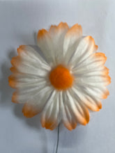 Load image into Gallery viewer, Flower Daisy White/Orange Tips Code 37T