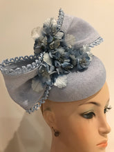 Load image into Gallery viewer, Straw Scallops with Crinoline Edge 2cm wide Blue