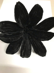 Vintage 3 Leaf Velvet Black