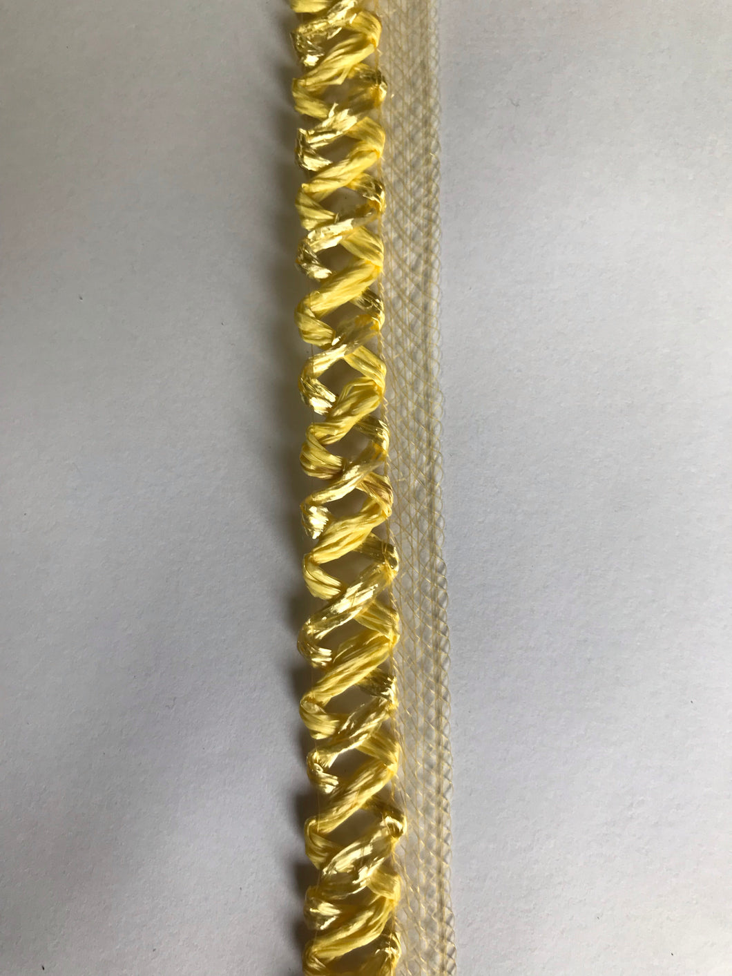 Straw Scallops with Crinoline Edge 2cm wide Yellow