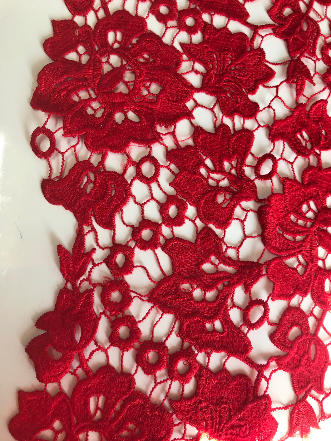 Lace - Guipire Flowers & Circles - Red Code 10